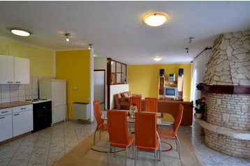 Chorwacja Privát Vrvari, Zewnątrz